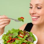 Nicht jeder Salat ist gleich gesund: Welcher ist der Gewinner und welcher besteht hauptsächlich aus Wasser?